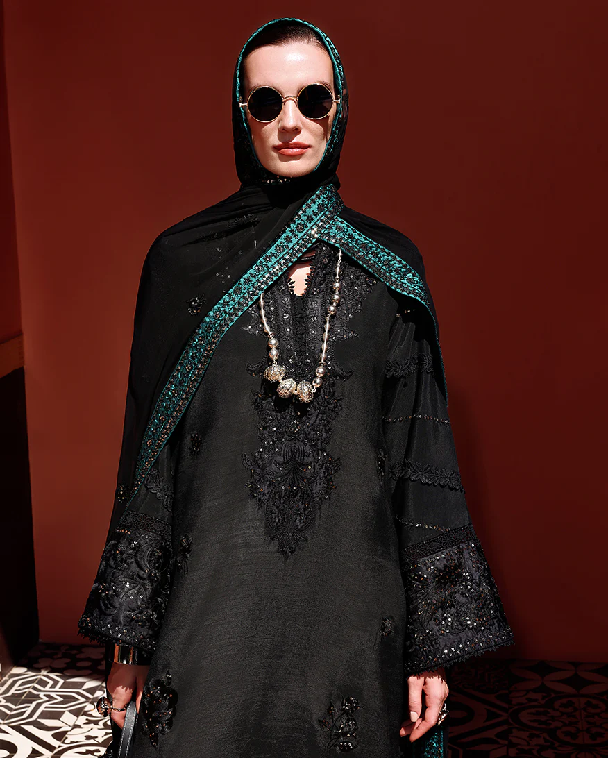 Raveena - Image 5